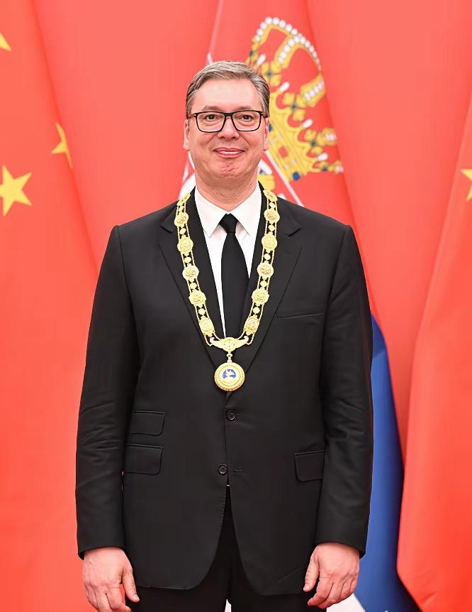 恭喜武契奇总统获颁中国“友谊勋章”！
今天(5月25日)对于塞尔维亚总统武契奇而