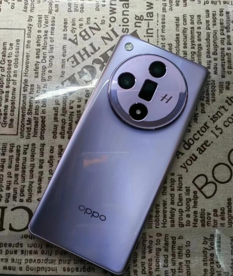 OPPO Find X7拿到手用三天了，简单说说体验感受：

1、天玑9300表