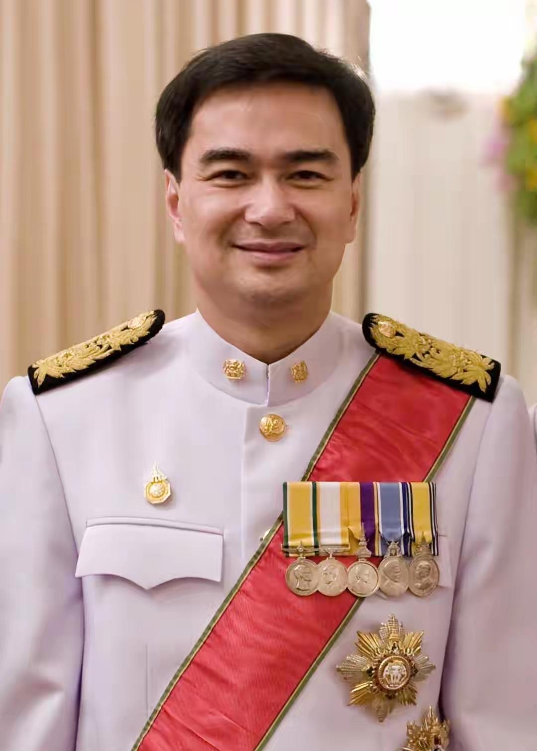 泰国政坛突袭!阿披实24小时内重掌民主党，百年老党最后一搏?