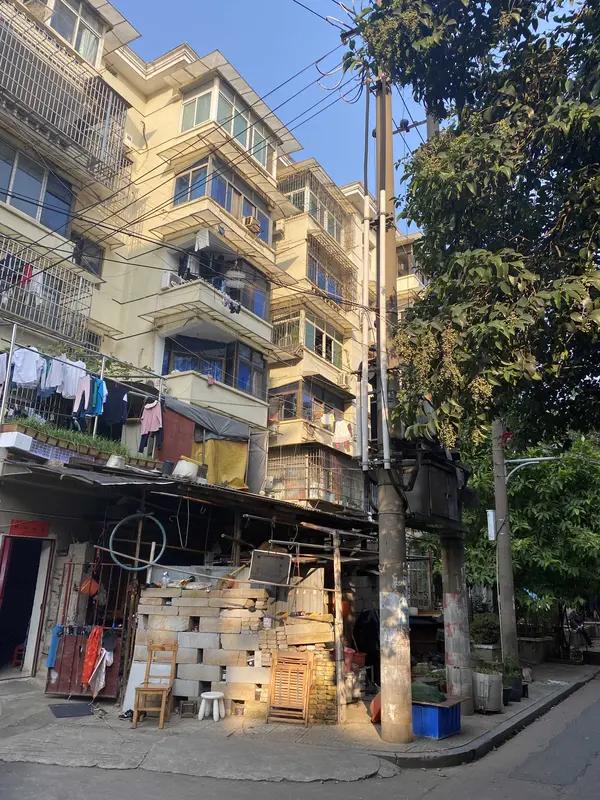 330万买8套，350万买7套，有人批量“抄底”大城市“老破小”在房地产市场的风