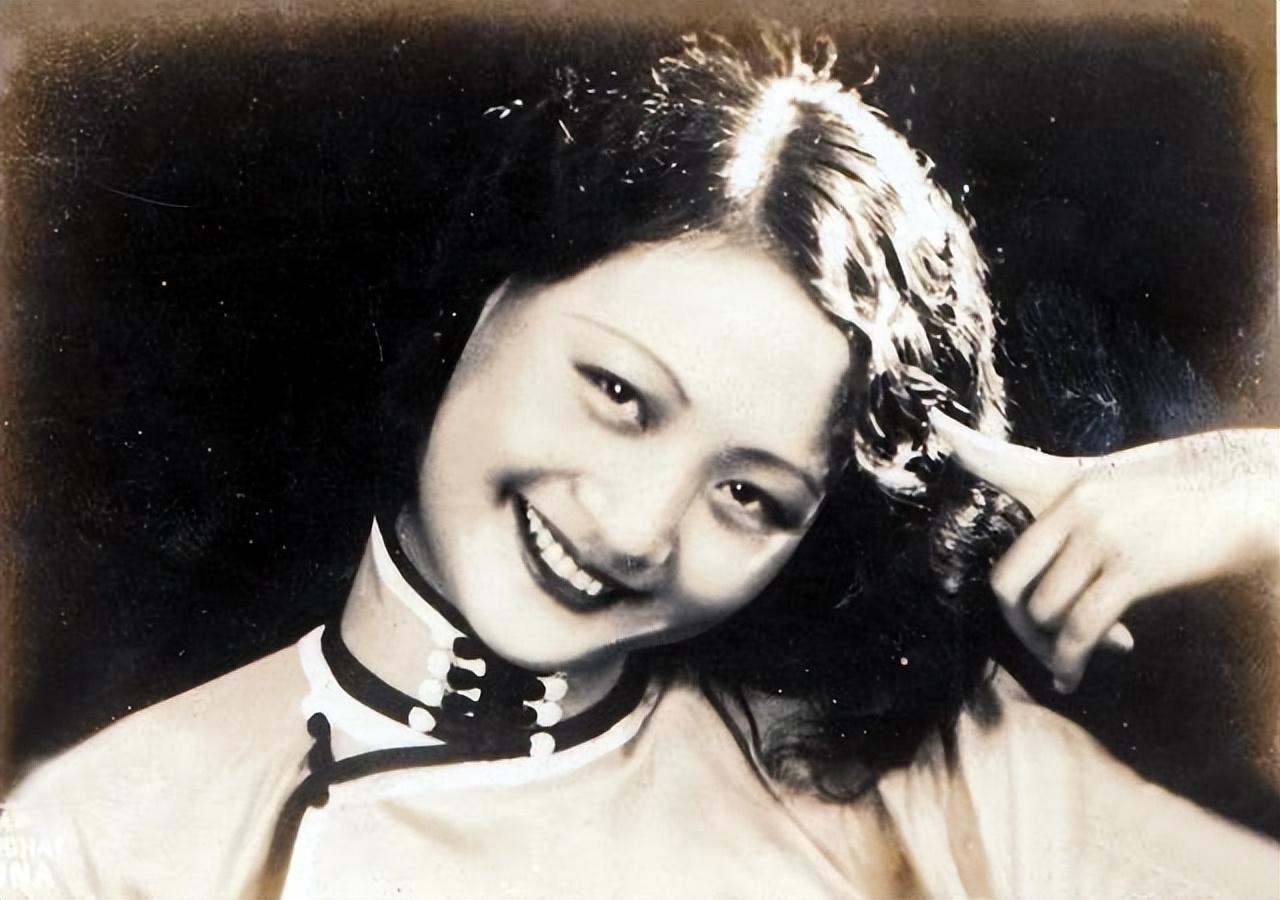 黎莉莉（1915.6.2-2005.8.7），原名钱蓁蓁，祖籍浙江吴兴，生于北平