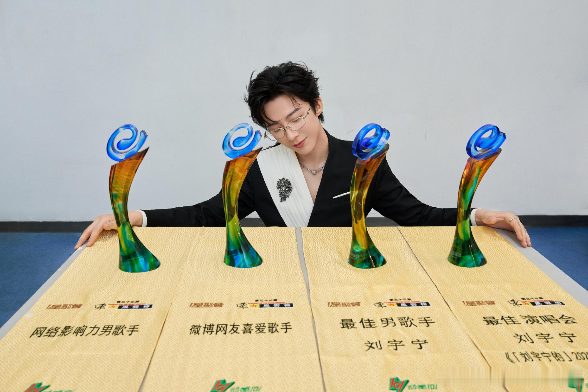 2018的今天下载了YY、从此在老大的大棚住下了。看着他八年的成长。2张专辑、2