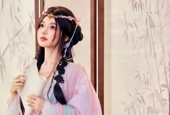 竹林古筝古风美人黄霄雲又被黄霄雲古风造型惊艳到粉紫汉服配竹林古筝，眉眼温柔，古典