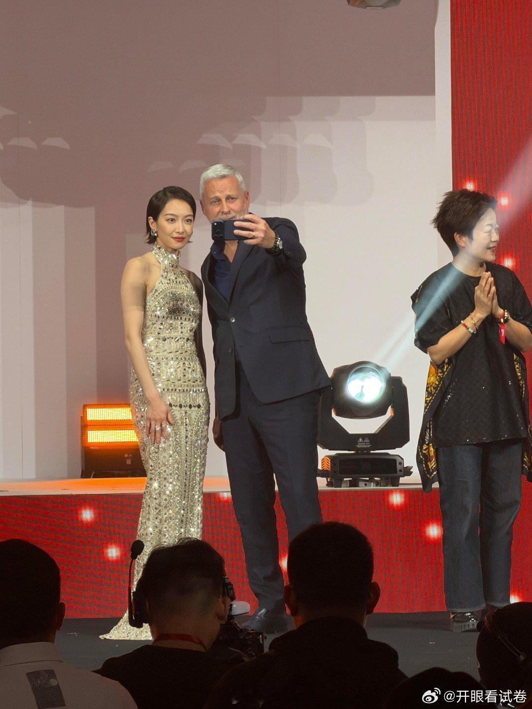 唐嫣、宋茜今日品牌活动生图同框 