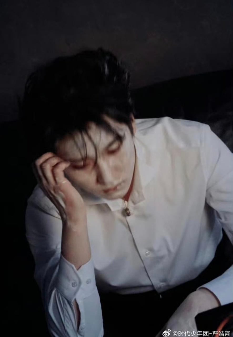 娱乐严浩翔SM2拍摄花絮严浩翔新专拍摄花絮严浩翔新专拍摄花絮，我也喜欢这个造型！