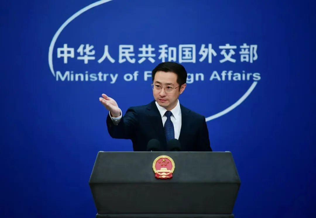 有记者就中韩经贸问题提问，提及韩国正与中国磋商，希望减轻中方措施对其造船业的影响