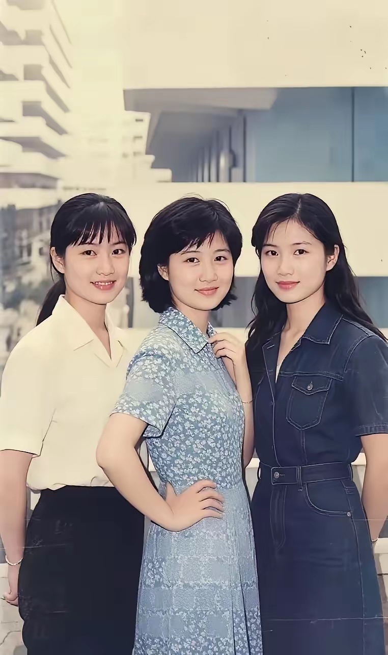 自然的美才是真实的美、持久的美！三个美女哪个最漂亮！ ​​​