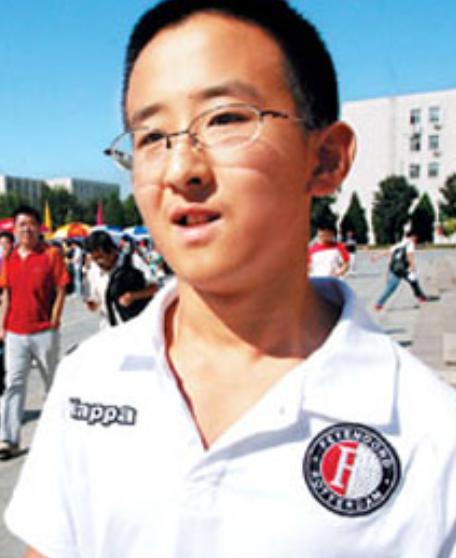 2005年神童张炘炀震惊全国，他10岁读大学，13岁升硕士，16岁读博士，但是，