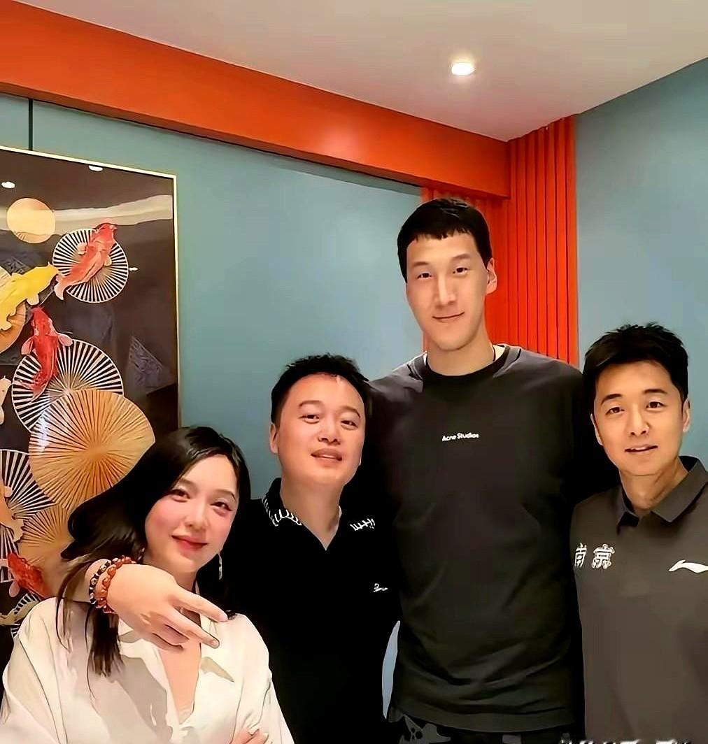 杜润旺的出走是必然！
我看广东队直接把顶薪合同留给别人，管理层顺手把崔永熙推上锋