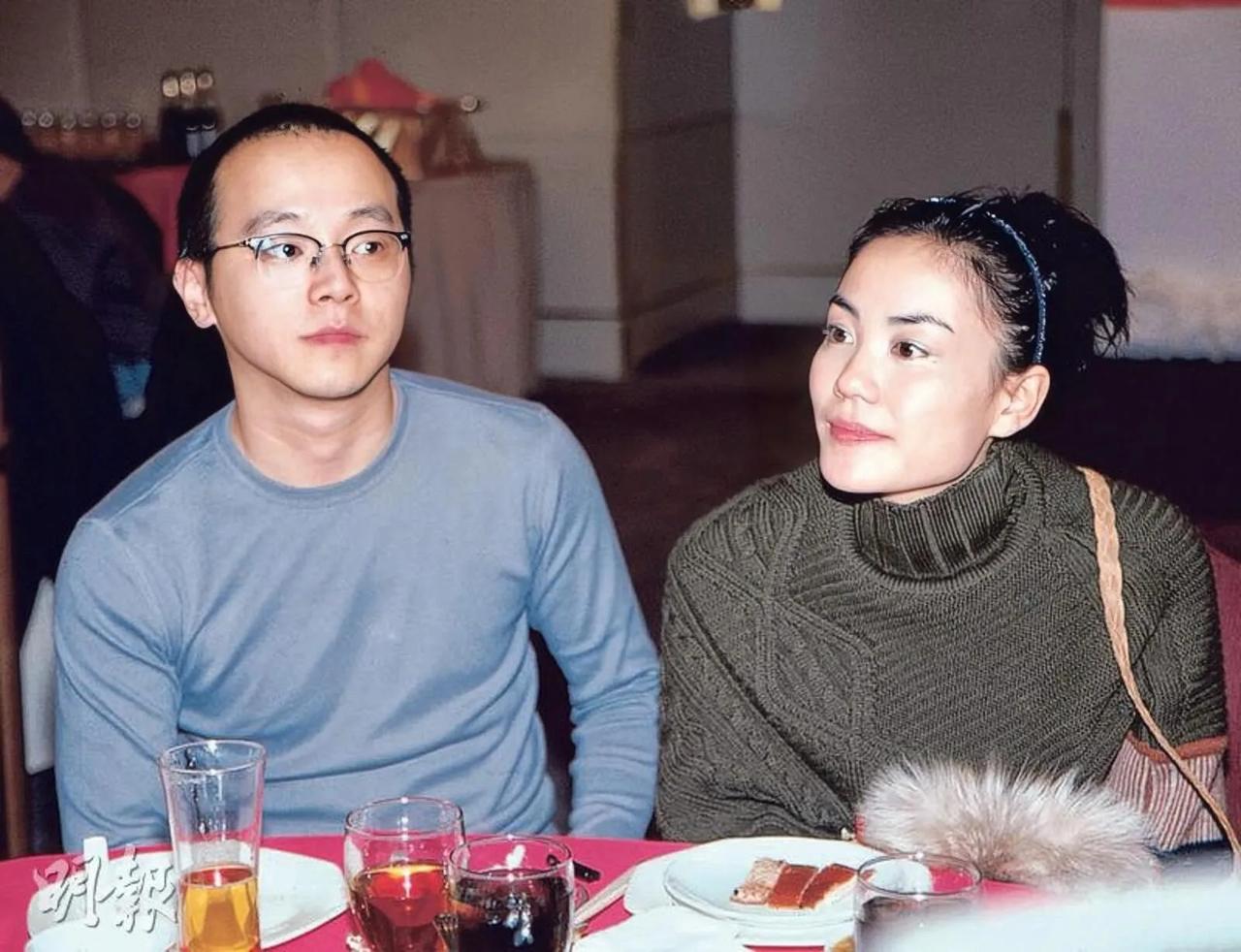 王菲真的很清醒啊，她从不谈论自己婚姻的！



我看了很多以前关于王菲的访谈。无