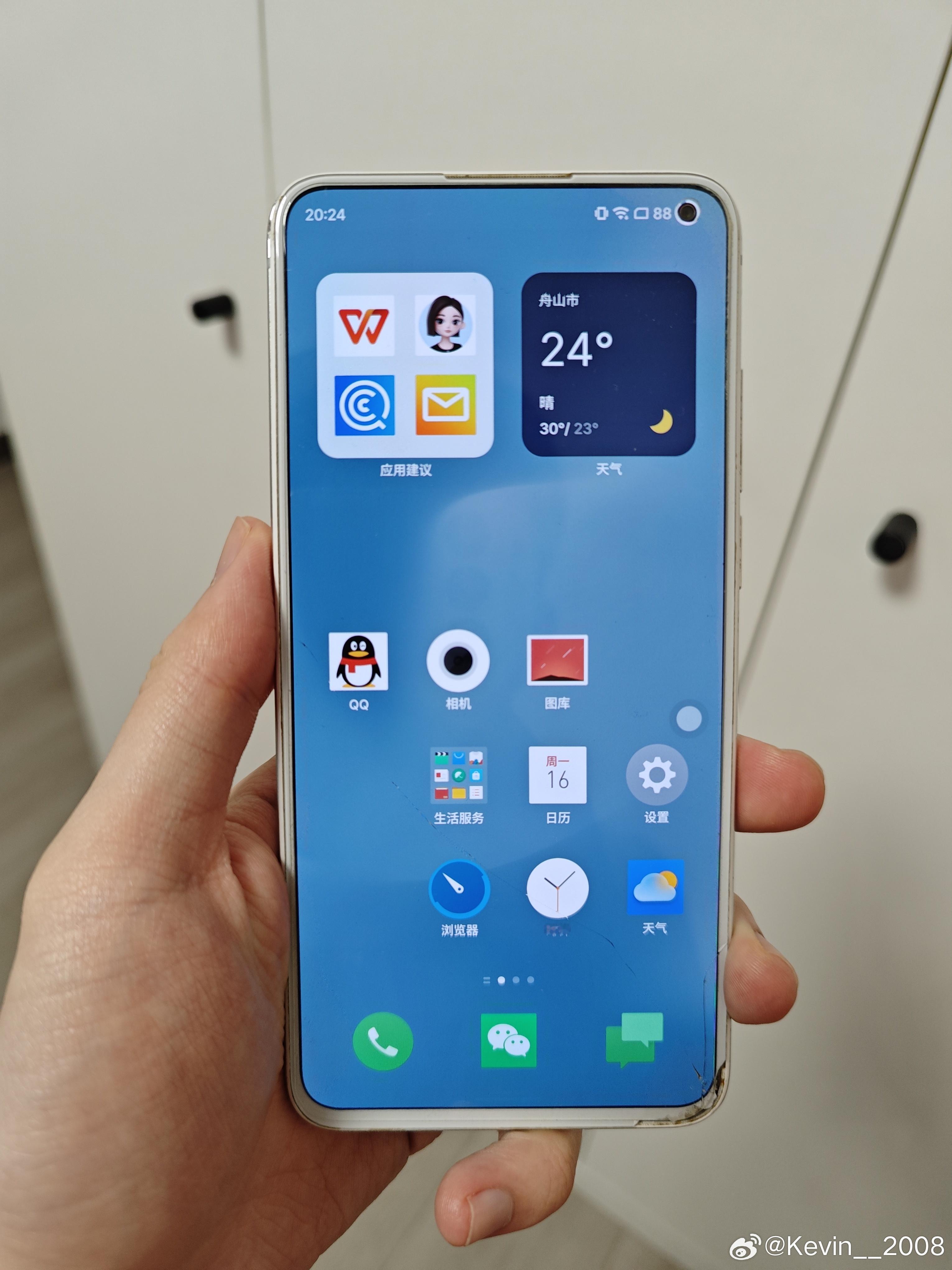 对魅族确实有舍不得的情感哪怕曾经屏幕碎了，也坚持在用 