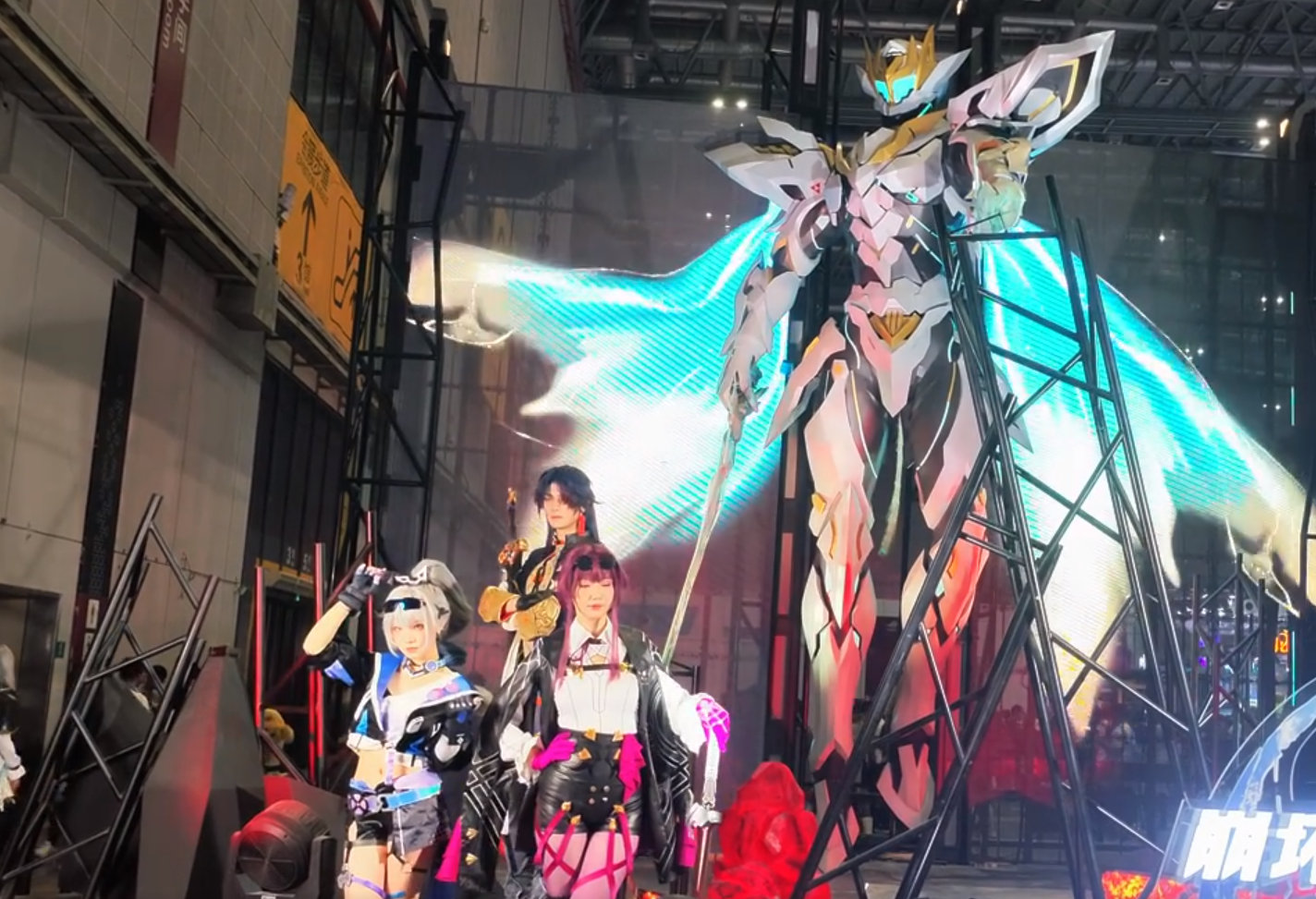 #bw惊现8米高萨姆机甲##星穹铁道BW2024# 我嘞个豆！我想过萨姆机甲会很