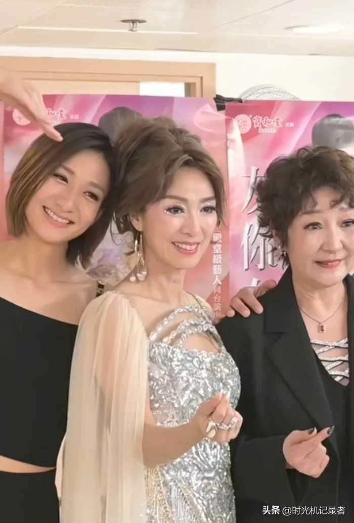 谁能看出来米雪都71岁，雪梨也是61岁，米雪和雪梨不愧是大美女，如今看来依然很漂