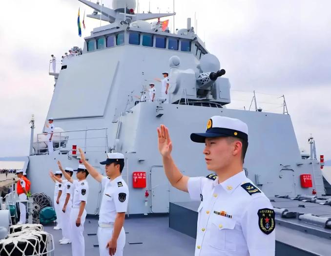 辽宁舰刚赴西太，美日澳密集出动，西太海空气氛明显变了。

辽宁舰这次赴西太训练，