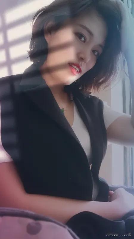 36～48岁女人味巅峰期这才是女人味的黄金年纪：
 - 褪去了小姑娘的莽撞，多了