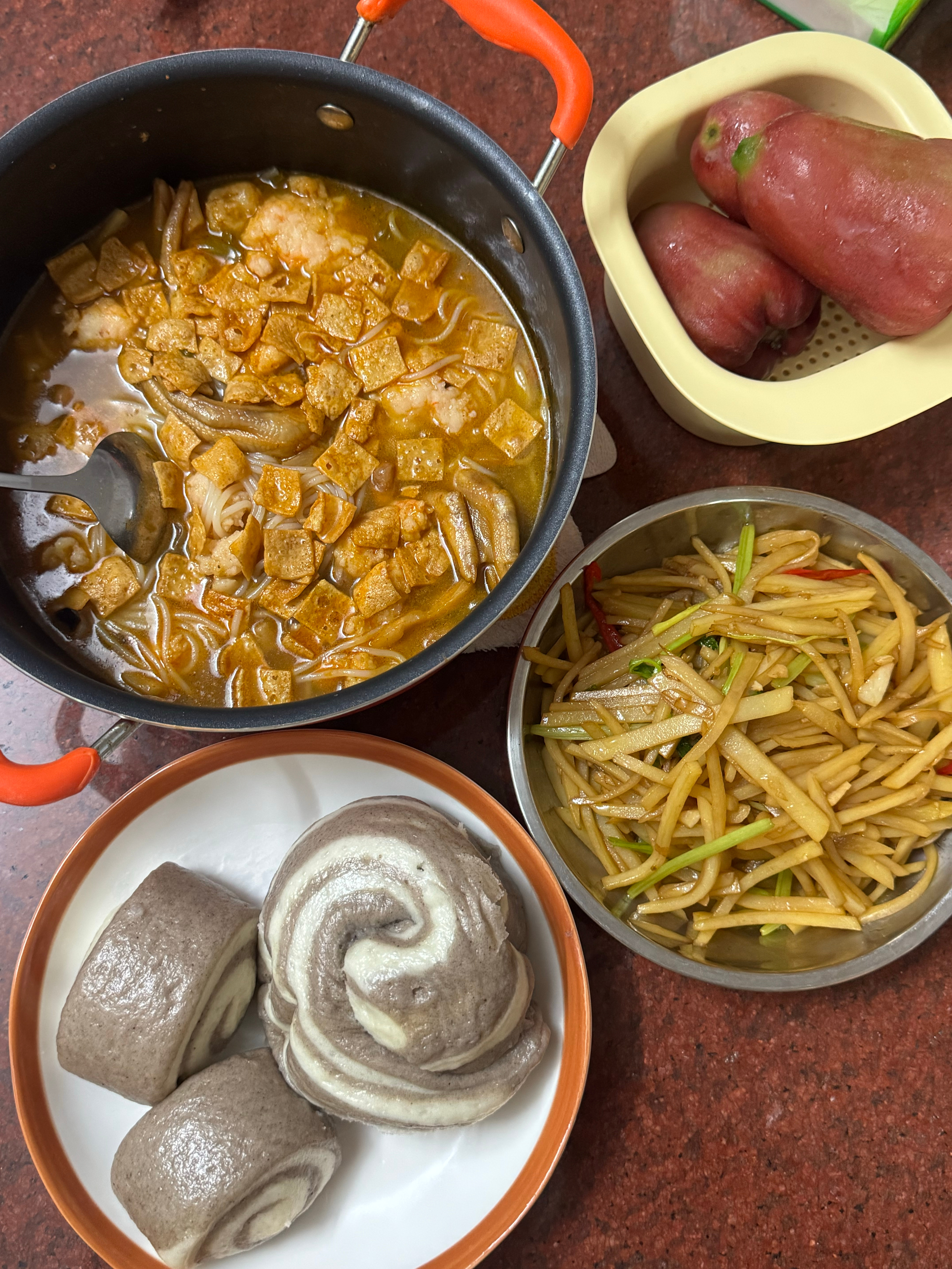 吃螺蛳粉 土豆丝 