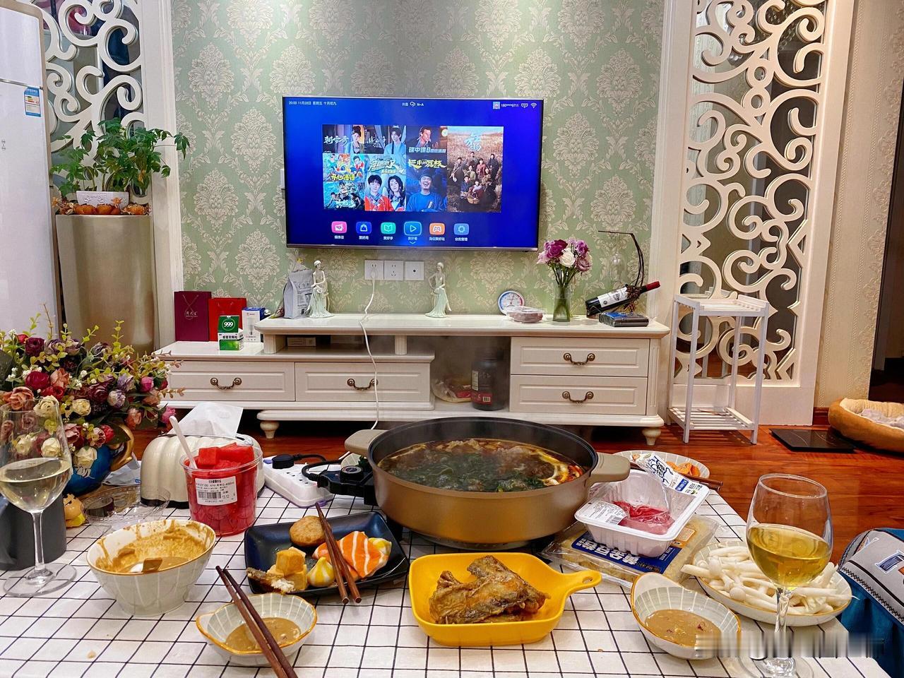 离婚五天我买了房子
离婚冷静期那30天，我顾不上伤心难过，揣着刚分的1万块钱，跑