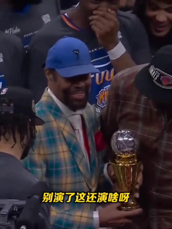 时隔27年，尼克斯重返总决赛，布伦森斩获东决MVP。
前辈给后辈颁奖，先把东决的