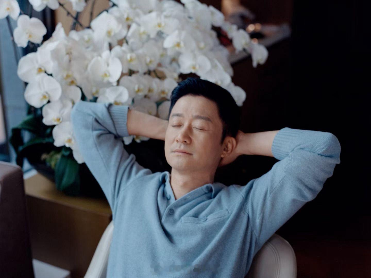 在笙笙镜头下看见不一样的吴京 谁能拒绝温柔又细心的吴京啊！笙笙的镜头太会抓了，把