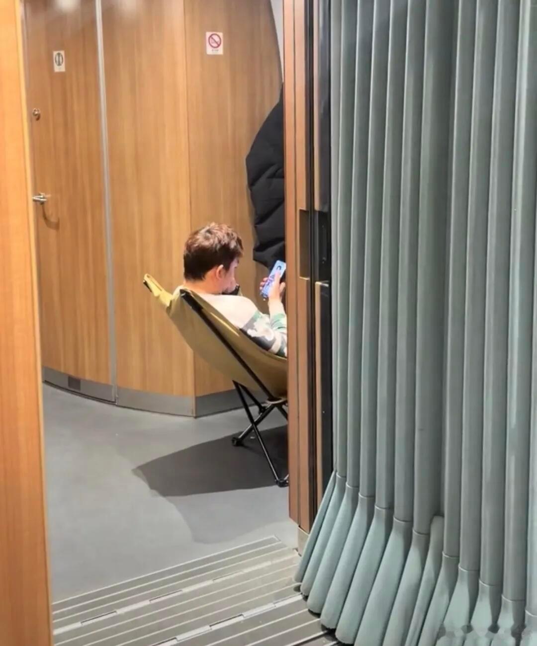 职场人的隐私性很重要防窥防的是公共场合的隐私安全只有职场人才知道的赶工作神位！空