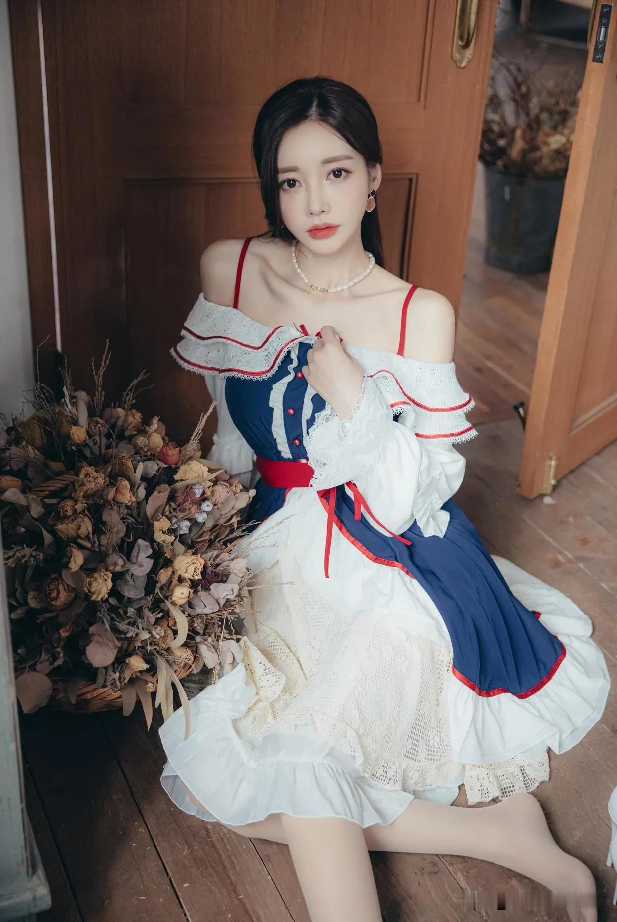 孙允珠定拍写真:天鹅堡湖畔田园萝莉甜风洋裙孙允珠美图 好身材性感女神 
经典藏蓝