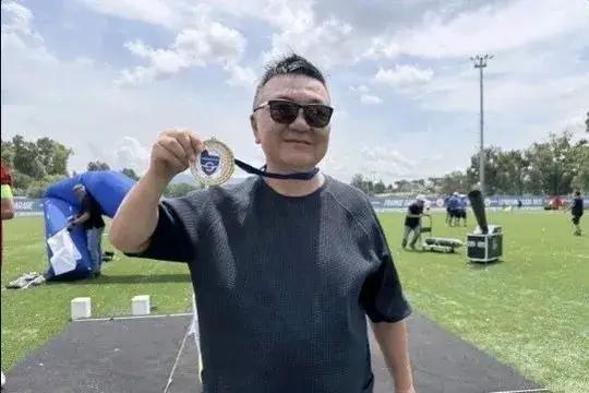 今天被中国小将意大利足球夺冠的新闻刷屏了。联想前一段时间挺火的张雪机车夺冠。脑子