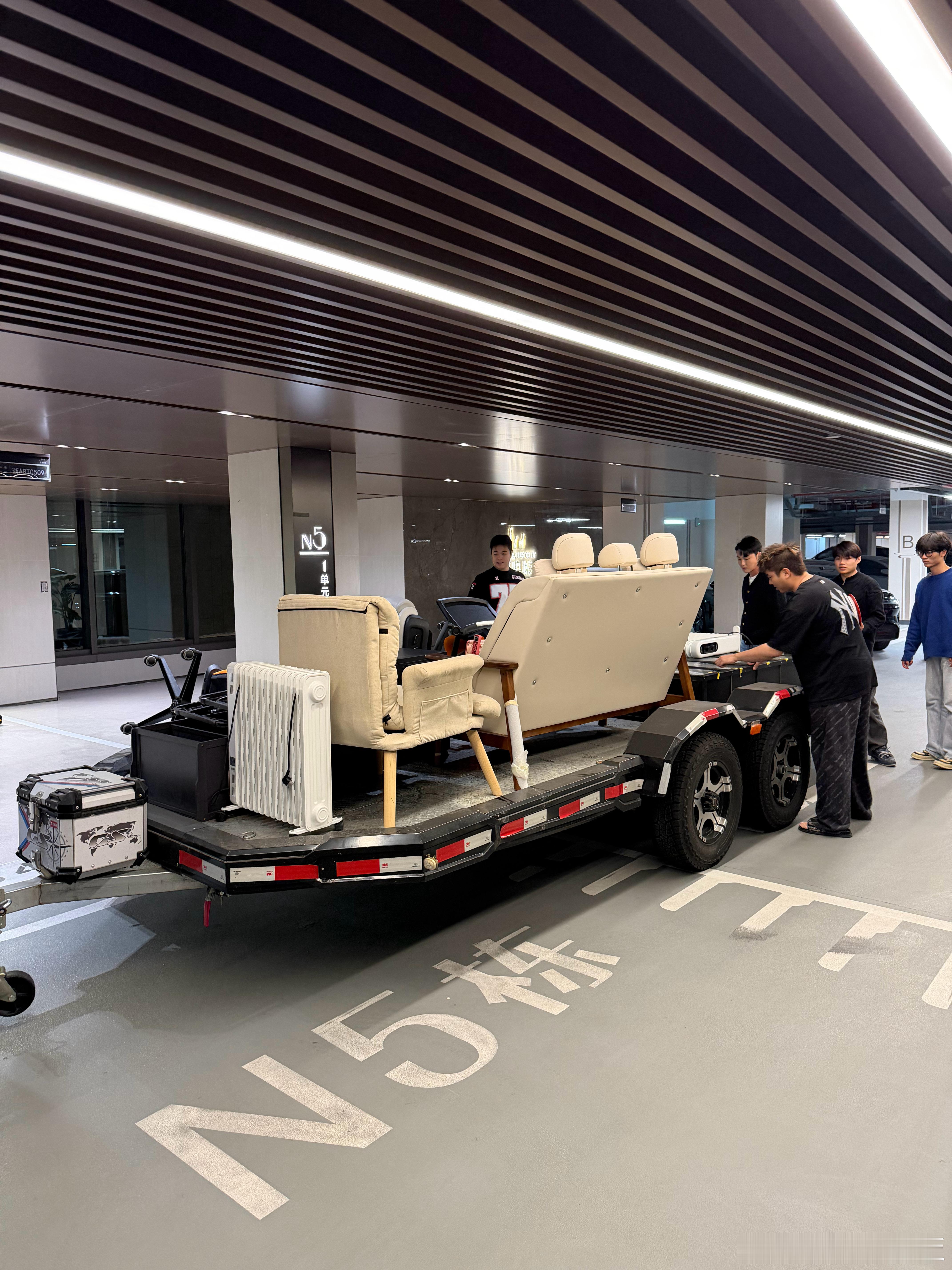 我这个拖车的板车 变成了搬家神奇跟姚老板混一天吃9顿