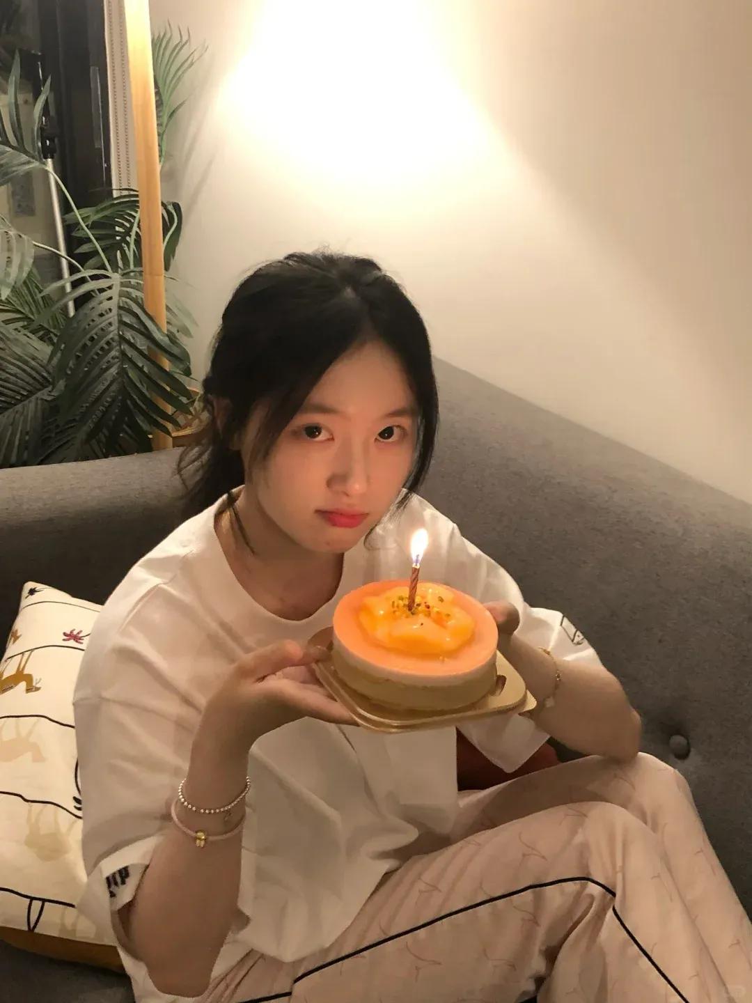 如果吻她一下会穷三年，但你愿意吗