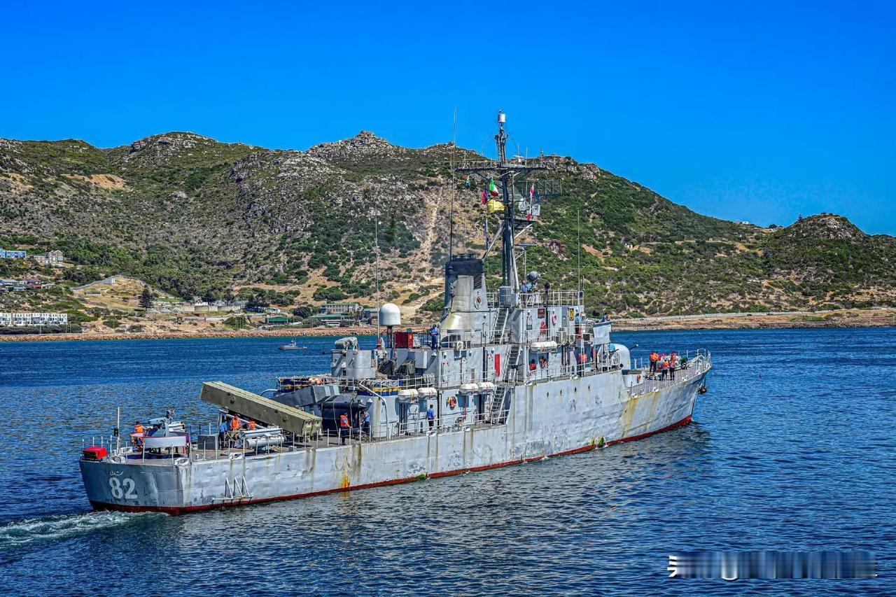 唉，这就是看不起我们武器的下场！[黑线][黑线][黑线]参加南非金砖国家军演的伊