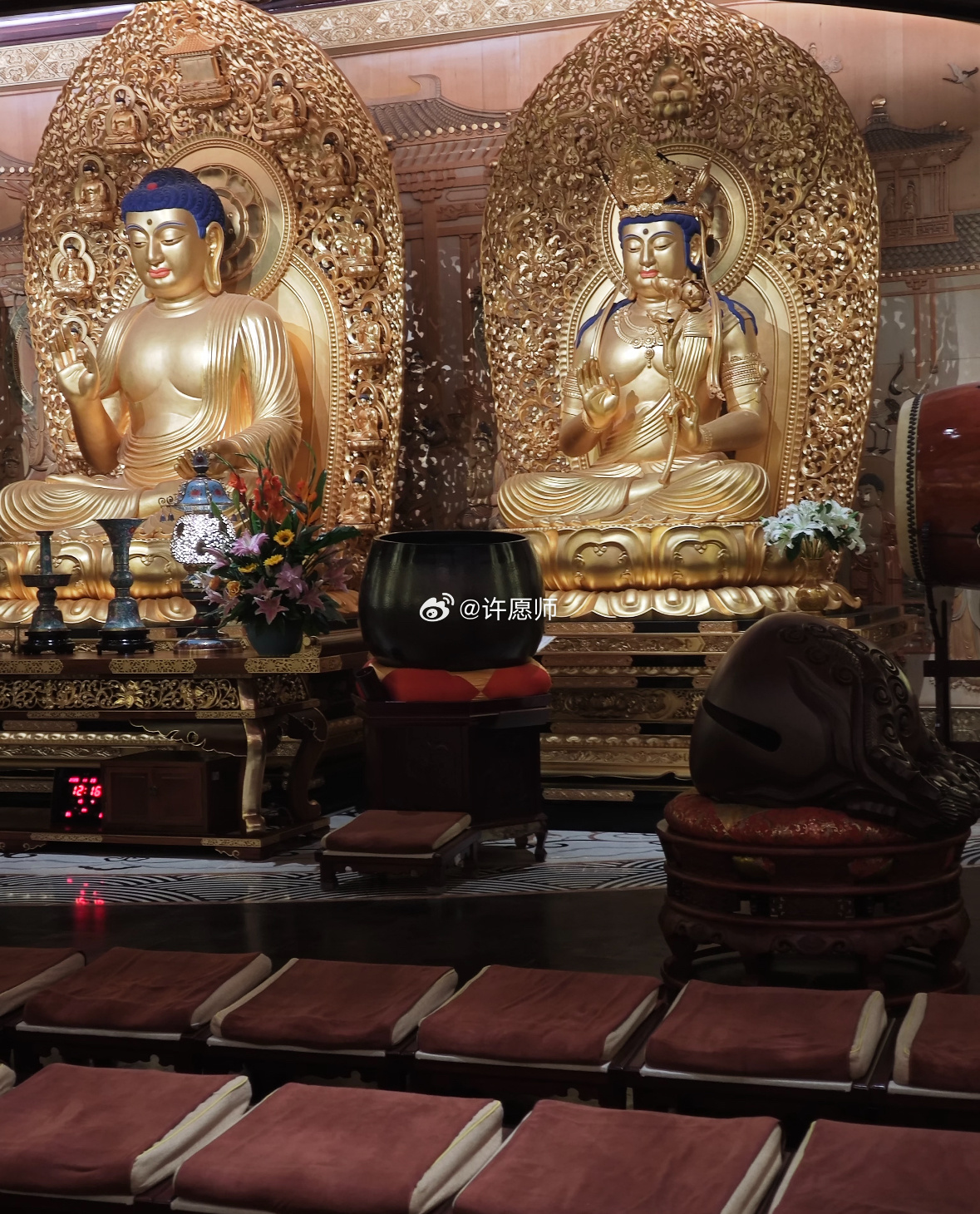 一炷心香，一份祈愿🙏愿褪去所有疲惫，家人安康，万事顺遂。 ​​​