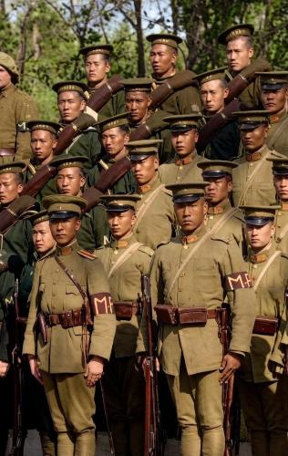 1918年，派遣到海参崴护侨的北洋军官兵，个个身姿挺拔、军容整齐。1917年，远