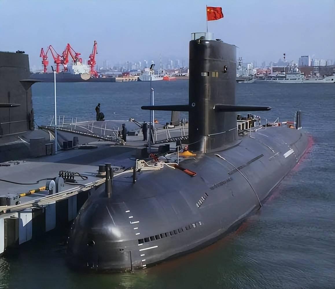 2026年4月30日，海南三亚军港上演震撼一幕，巴基斯坦总统扎尔达里携海军高层亲