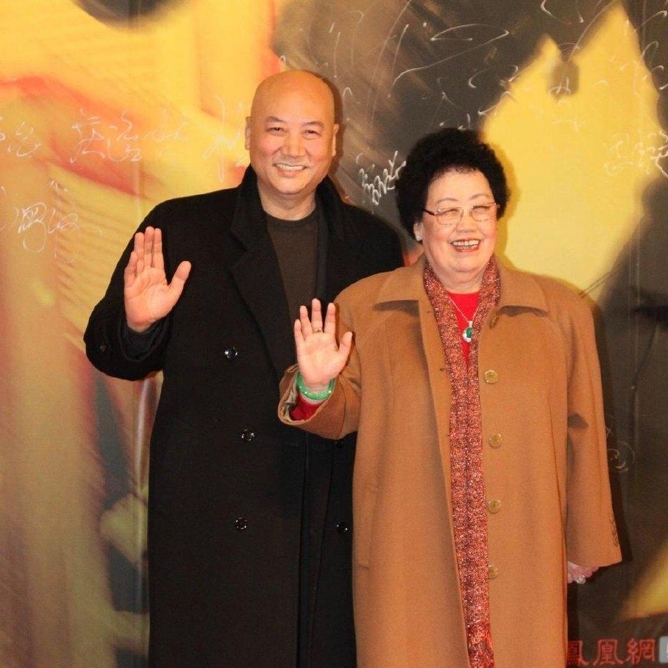 看了鲁豫的采访，终于明白
当年陈丽华，为什么那么喜欢迟重瑞了。不是因为他长得端庄