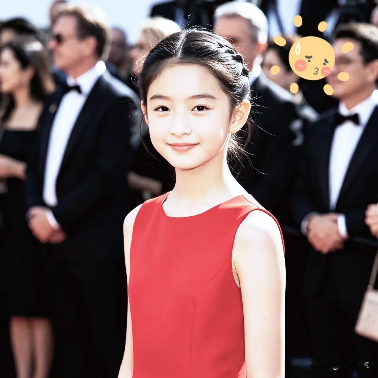那个穿红裙子的小姑娘，最近刷遍了大家的屏幕。

可让人奇怪的不是孩子，而是整遍评