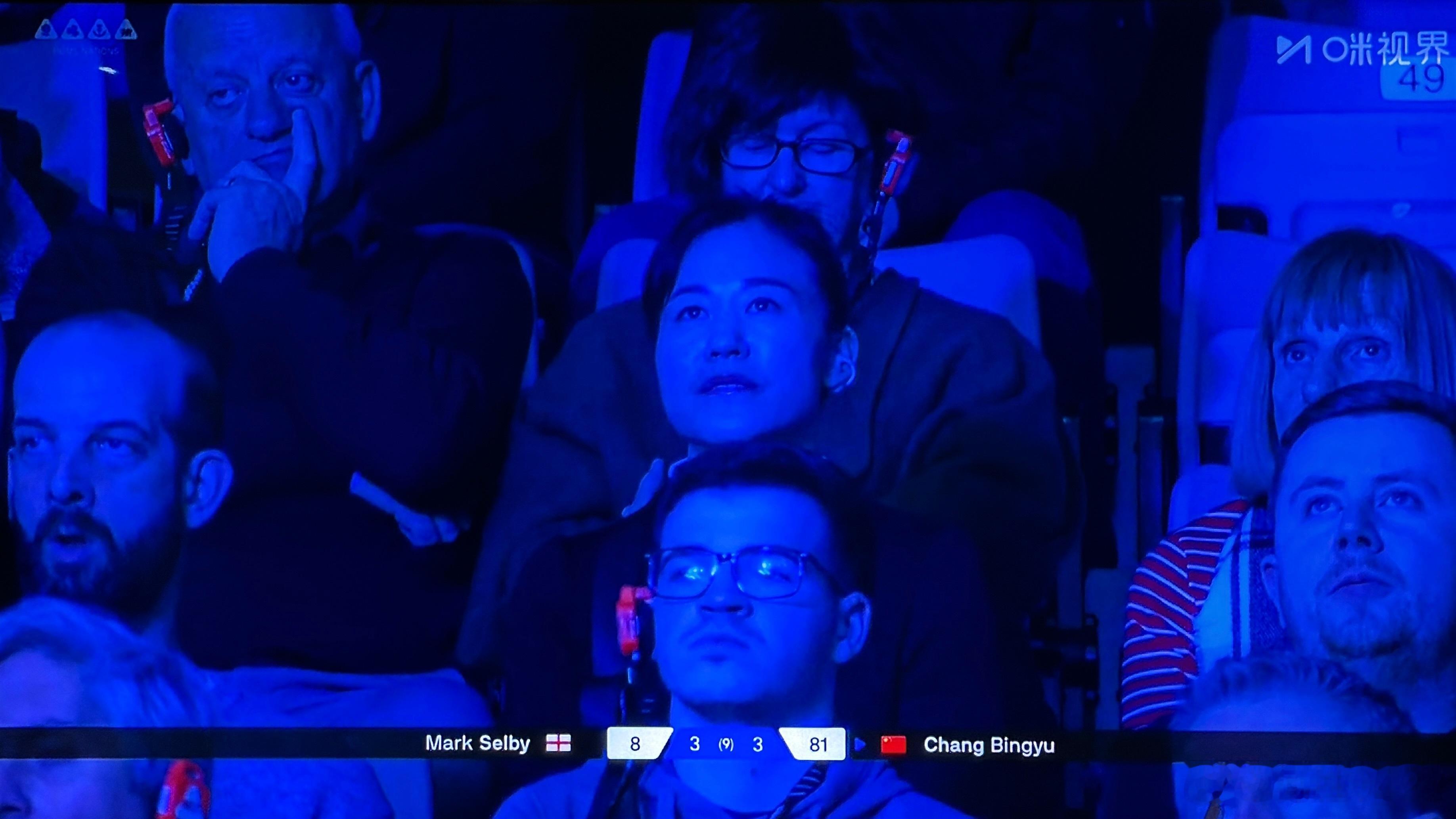 常冰玉的母亲应该也来到了现场，导播也是不停的在给镜头，2025斯诺克苏格兰公开赛