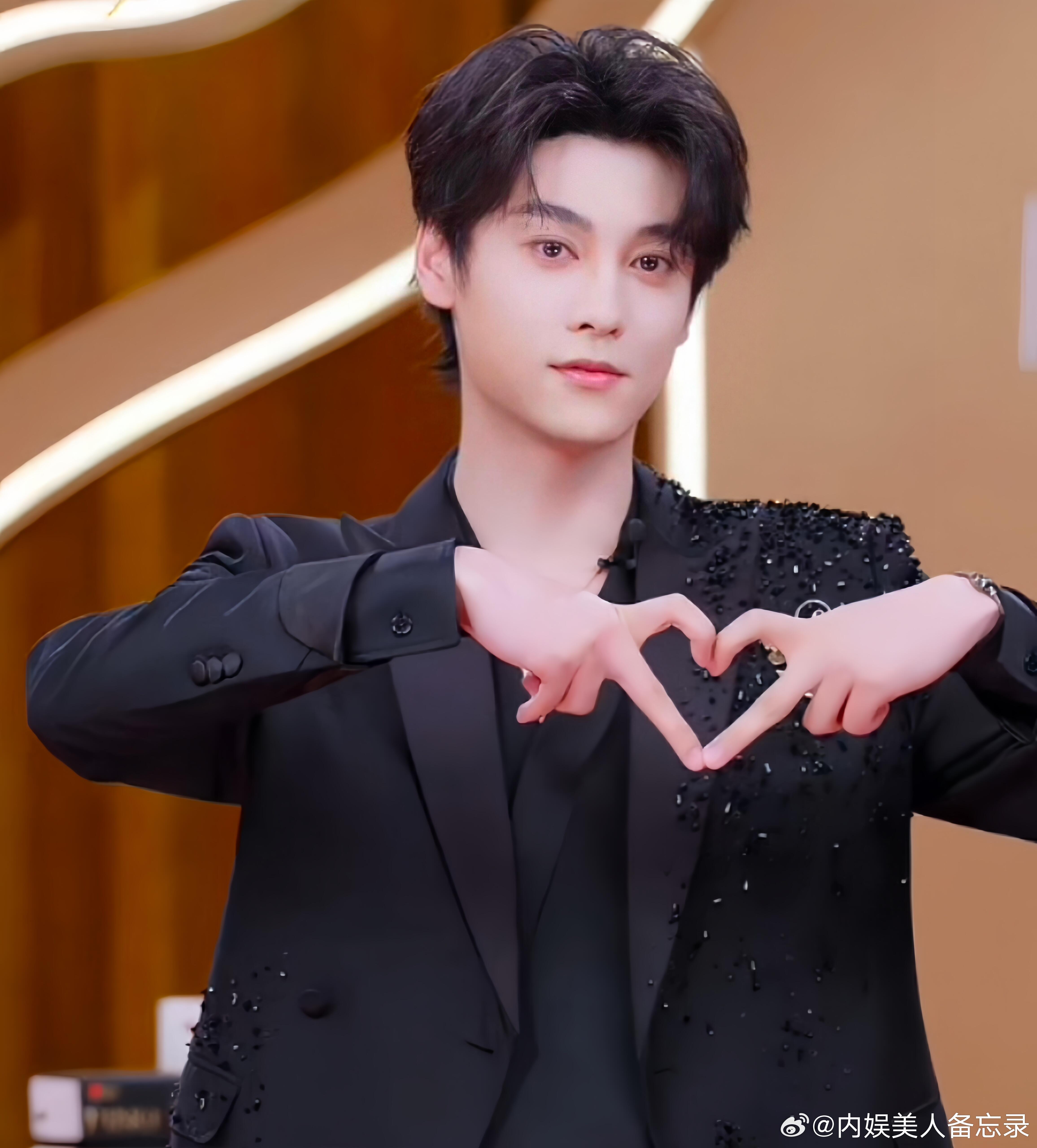 田栩宁心相印直播收获一个超可爱花式比心的代言人宁宁大王太帅了 