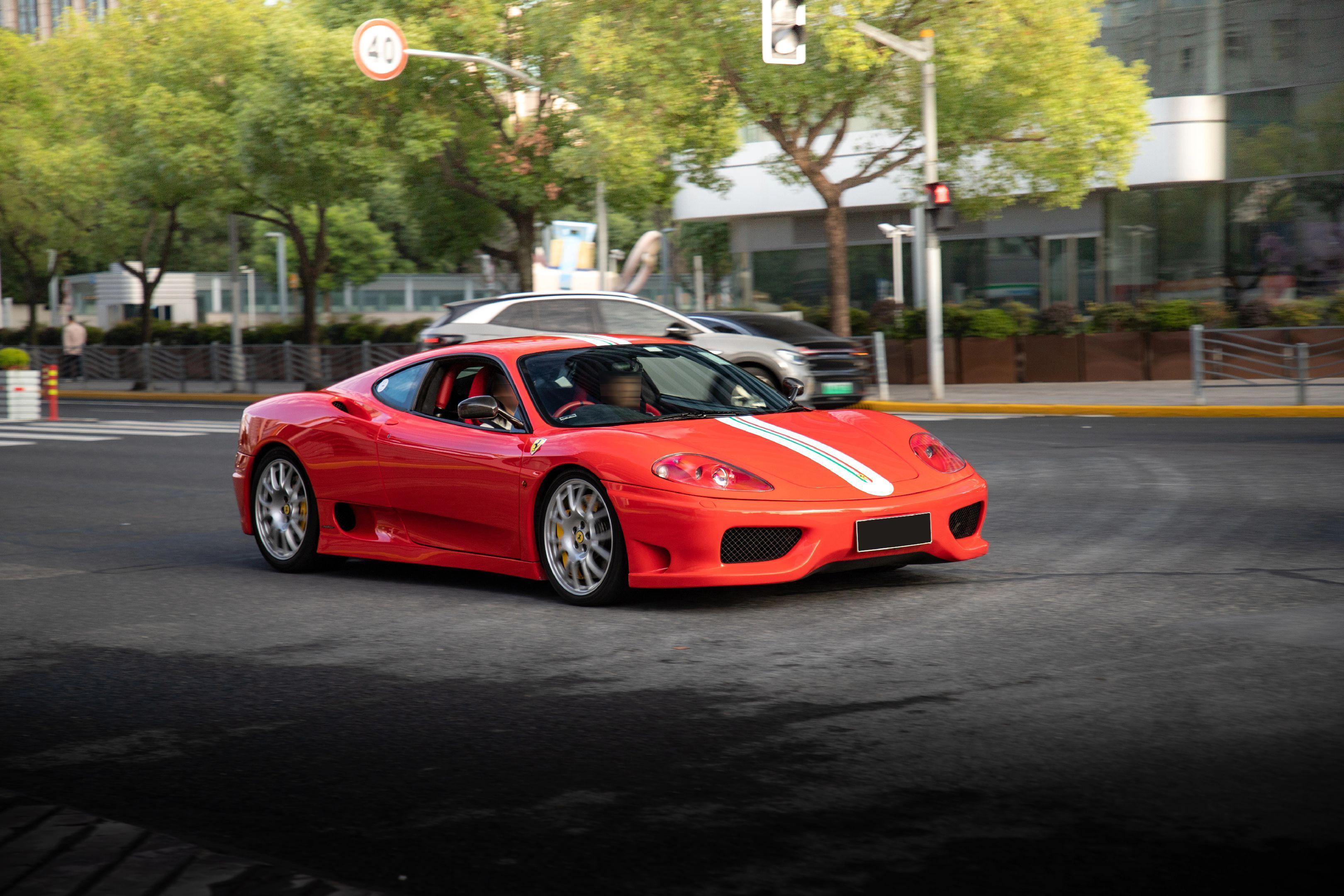 经典老车 这台看起来太新了。第一拍到上路的法拉利360 challen...