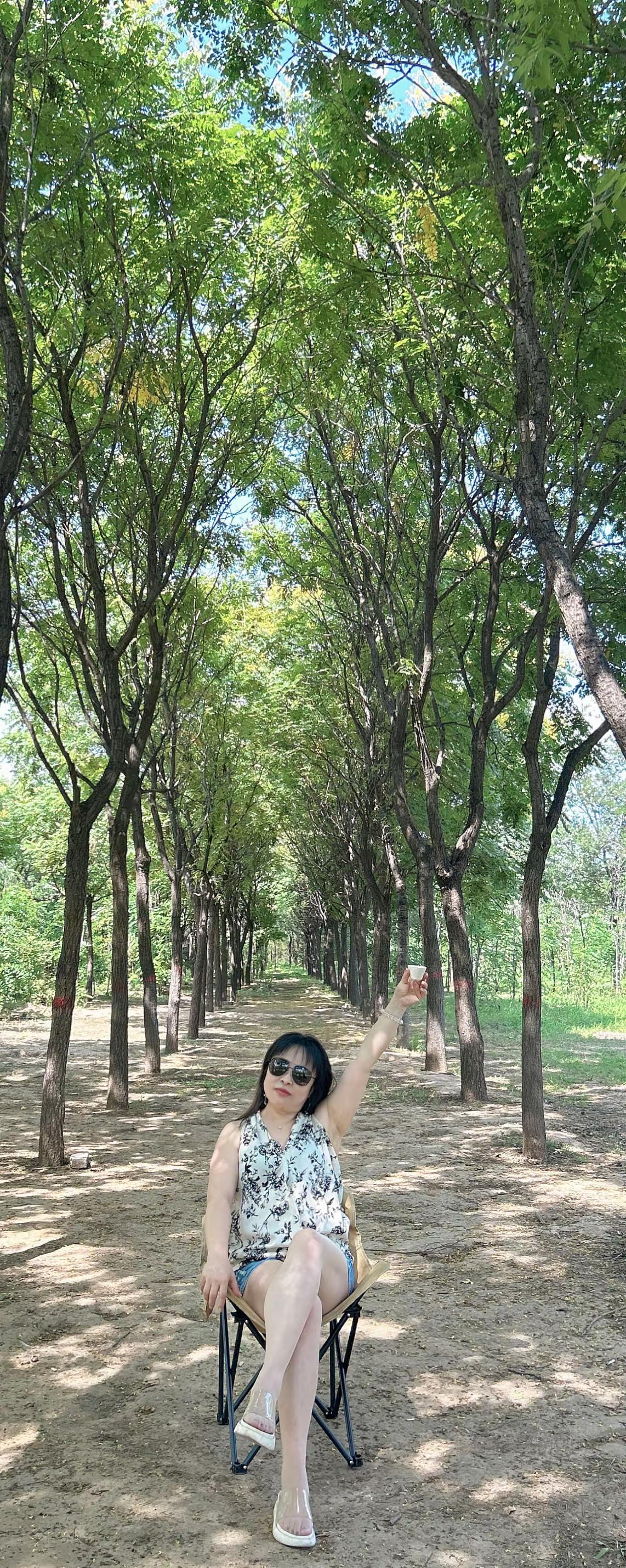 敬自己。森系松弛感 松弛感日常碎片 夏日穿搭的尽头是极简 祝你成为勇敢的女孩 不