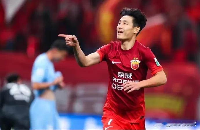 武磊最终以34球荣膺中超金靴，断档领先的同时刷新了进球记录，34粒进球居然比6支