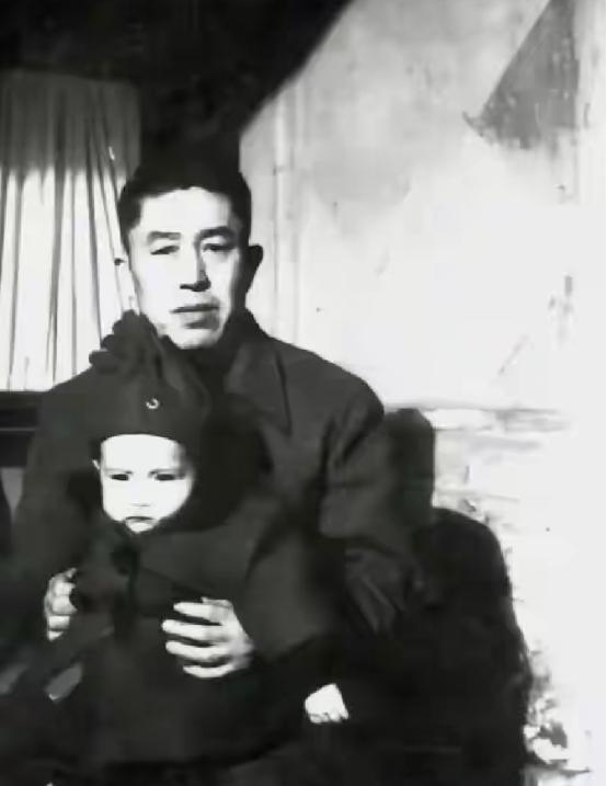 1952年6月，郑洞国被任命为水利部参事，欲举家北上，妻子陈碧莲却不愿从，理由是