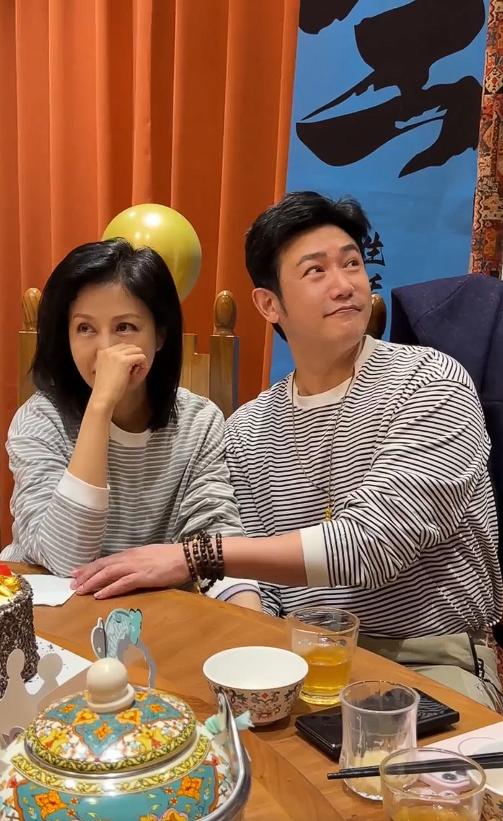 陆毅都五十岁了！被三个女生围着送祝福的感觉肯定很美好！贝儿一边念写给爸爸的信，眼