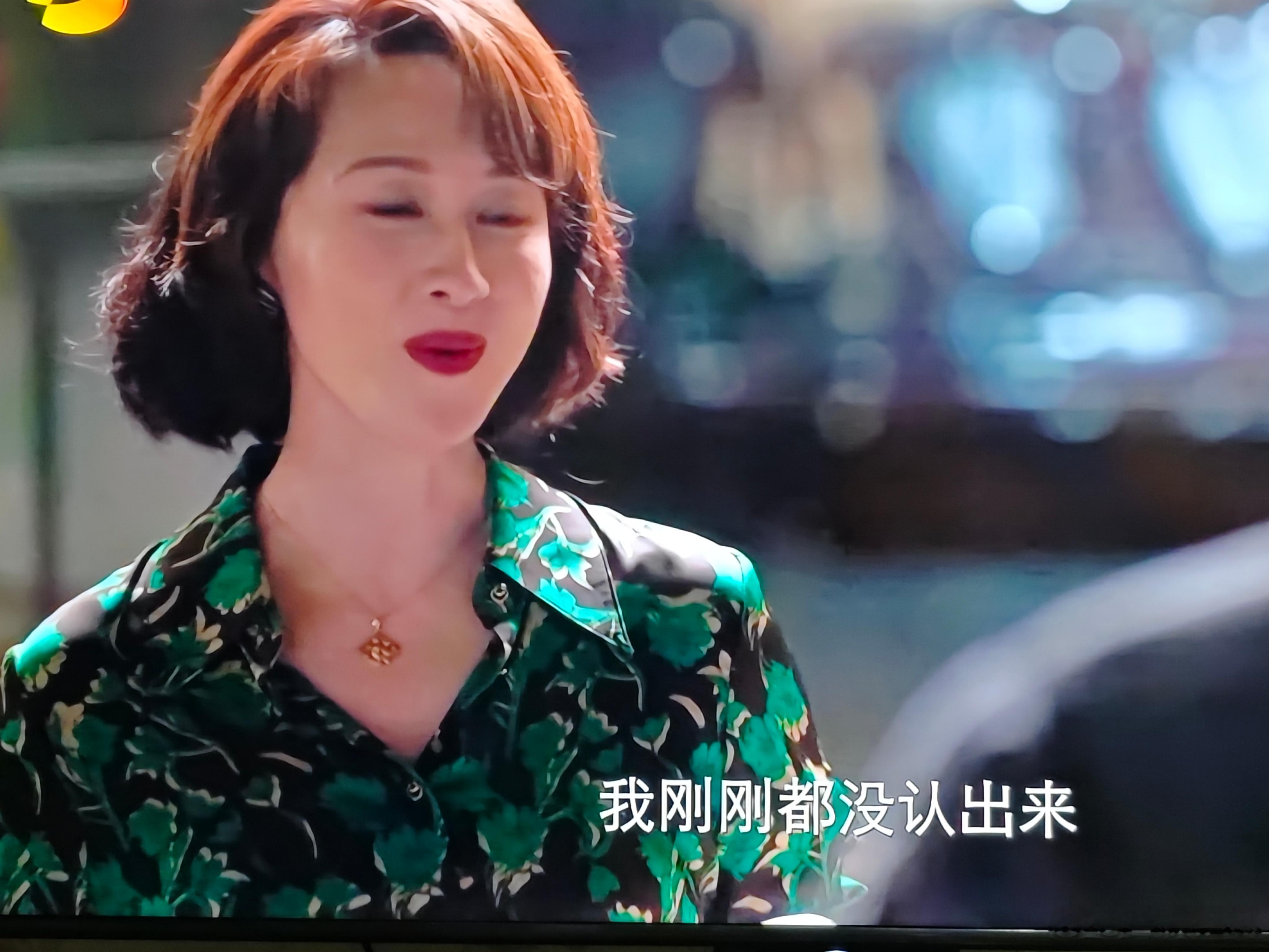 练练名气不大，但在同龄段女演员中也算长得出众，演技也不错，只是年轻时没火，中年才