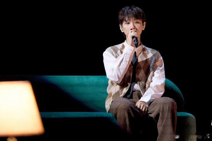 汪苏泷的公开处刑现场！《声生不息》放老剧照，他每一个表情都在说 “我不想” 