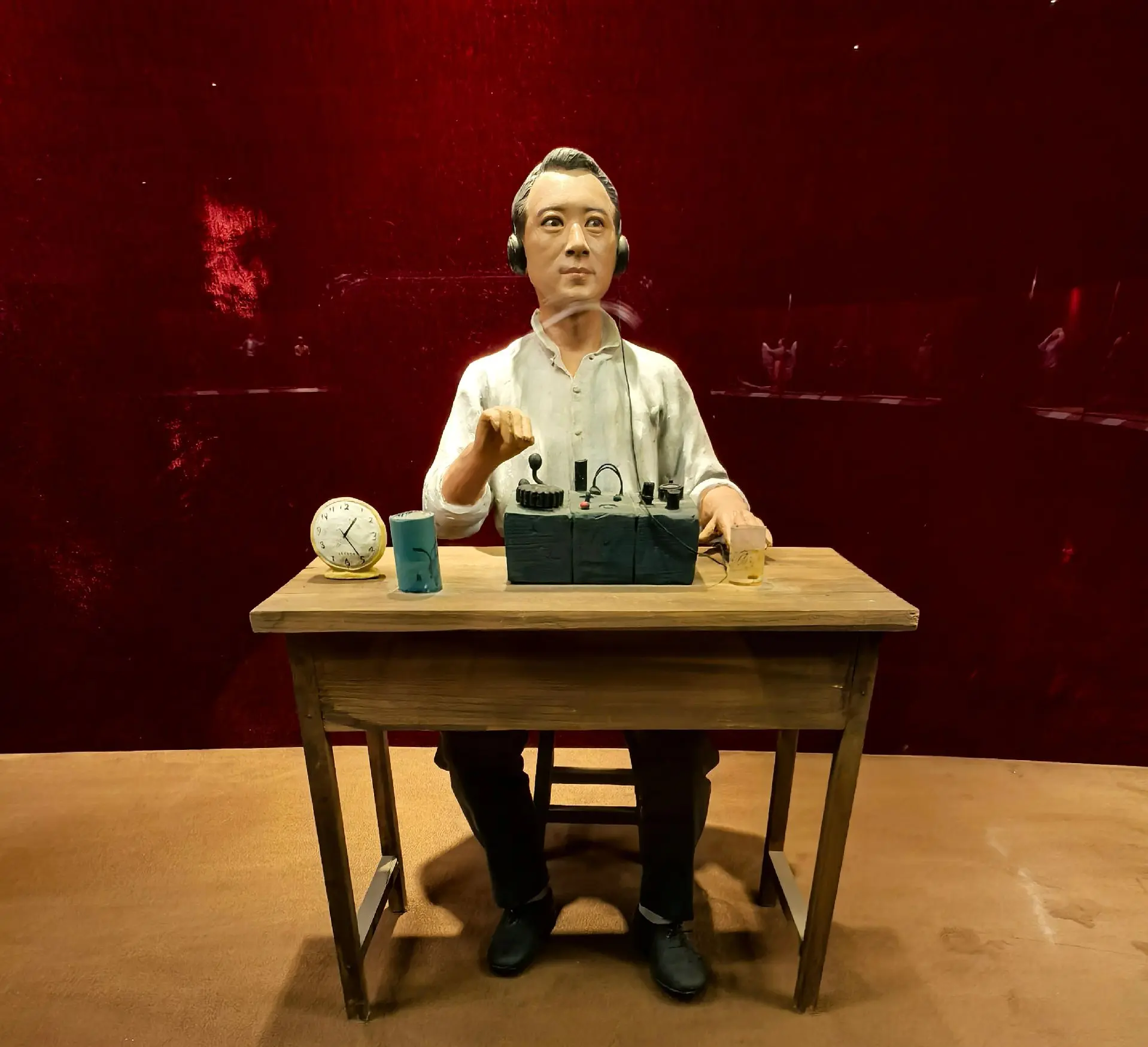 泥人张的彩塑。天津泥人张彩塑工作室创作的电影人物形象，栩栩如生，你知道...