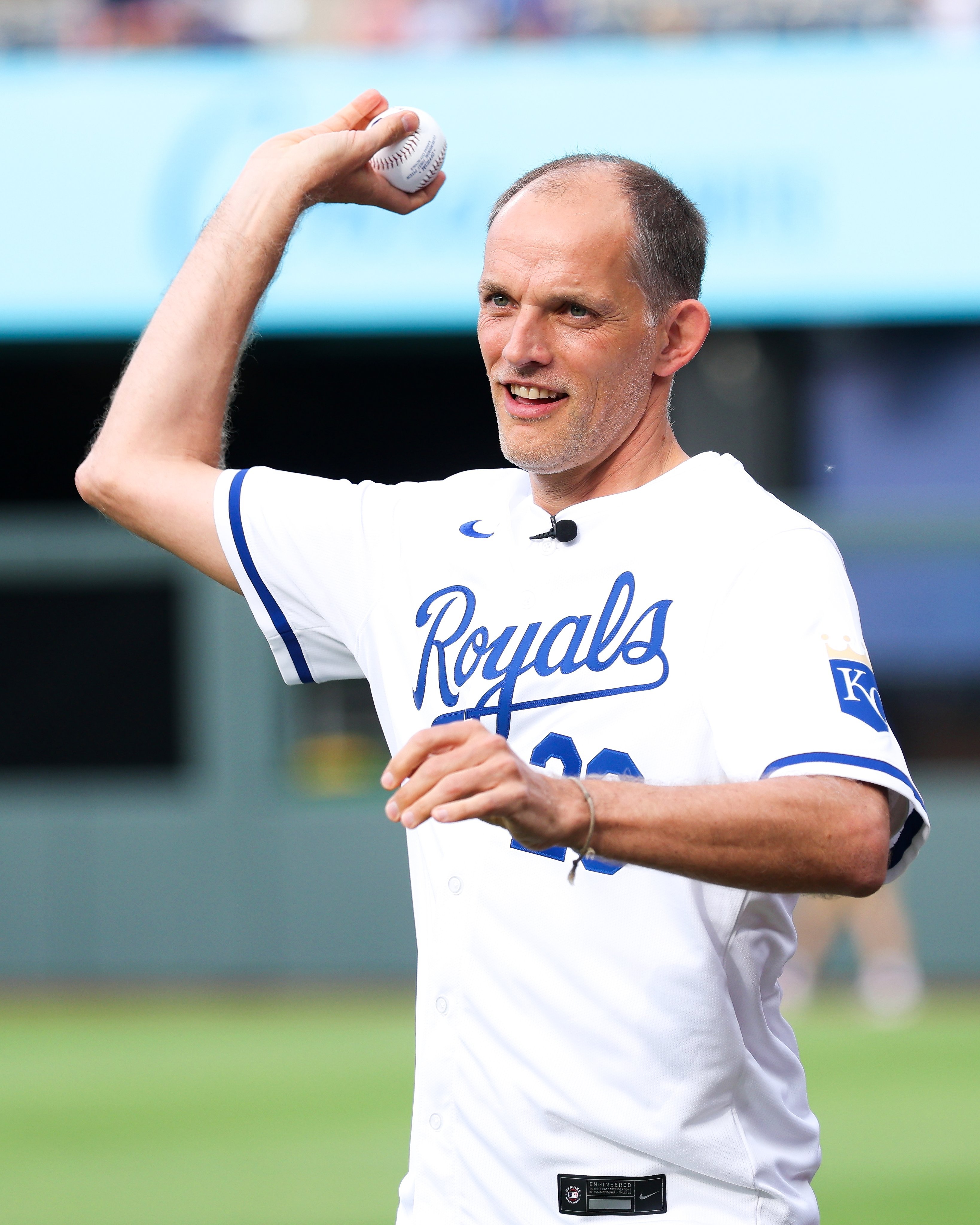 劳逸结合图赫尔为堪萨斯城皇家队开球⚾世界杯英格兰队