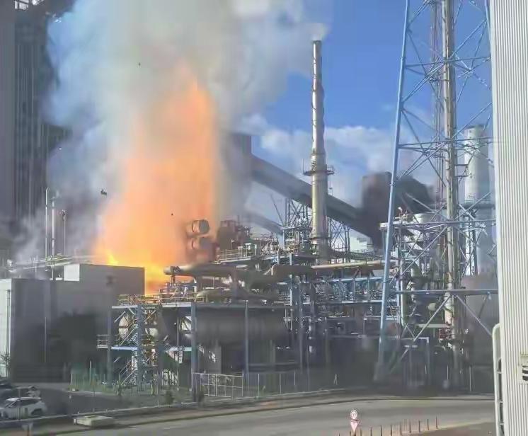 燃气爆炸，致2人受伤送医，事发韩国。据媒体报道，当地时间12月9日14点43分左