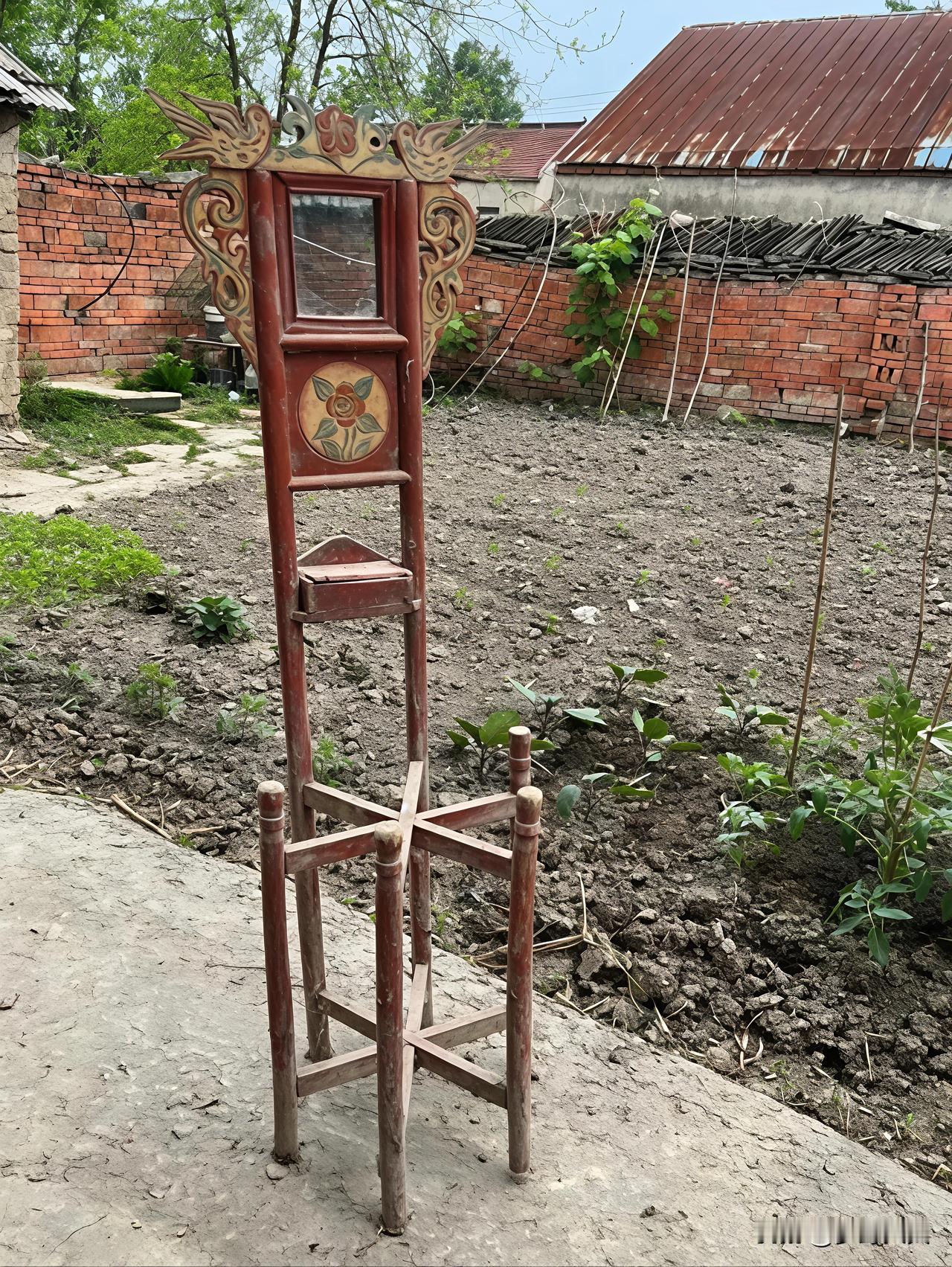 院子里发现一台老物件，问了98人没有一个人认识它的，它留下了岁月的痕迹，已经非常