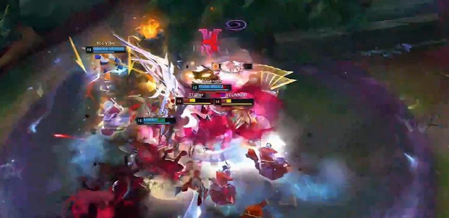 Knight纯在兜低 下路乌鸦一拖五 大龙团又是一打五 我直接锤桌子了 好爽Kn