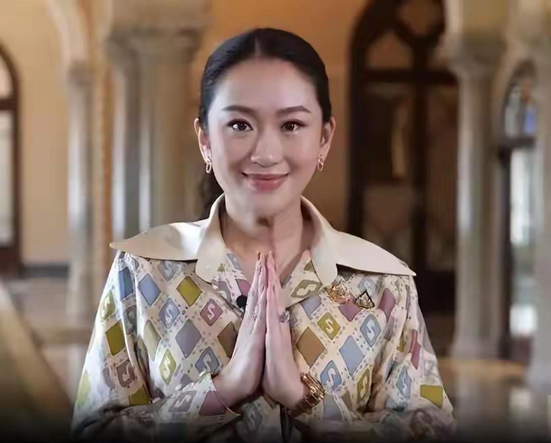 佩通坦辞职，两次抉择断送他信家族政脉，76岁的他信活明白了