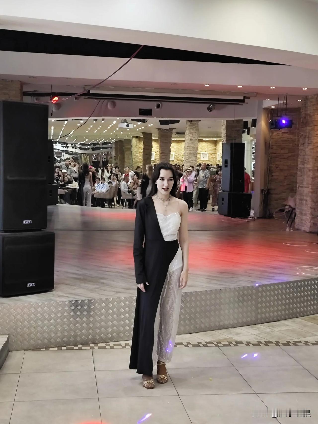 俄罗斯🇷🇺美女维密超模芭芭拉 外国妞也这么美 女人的性感魅力在哪里 
俄罗斯